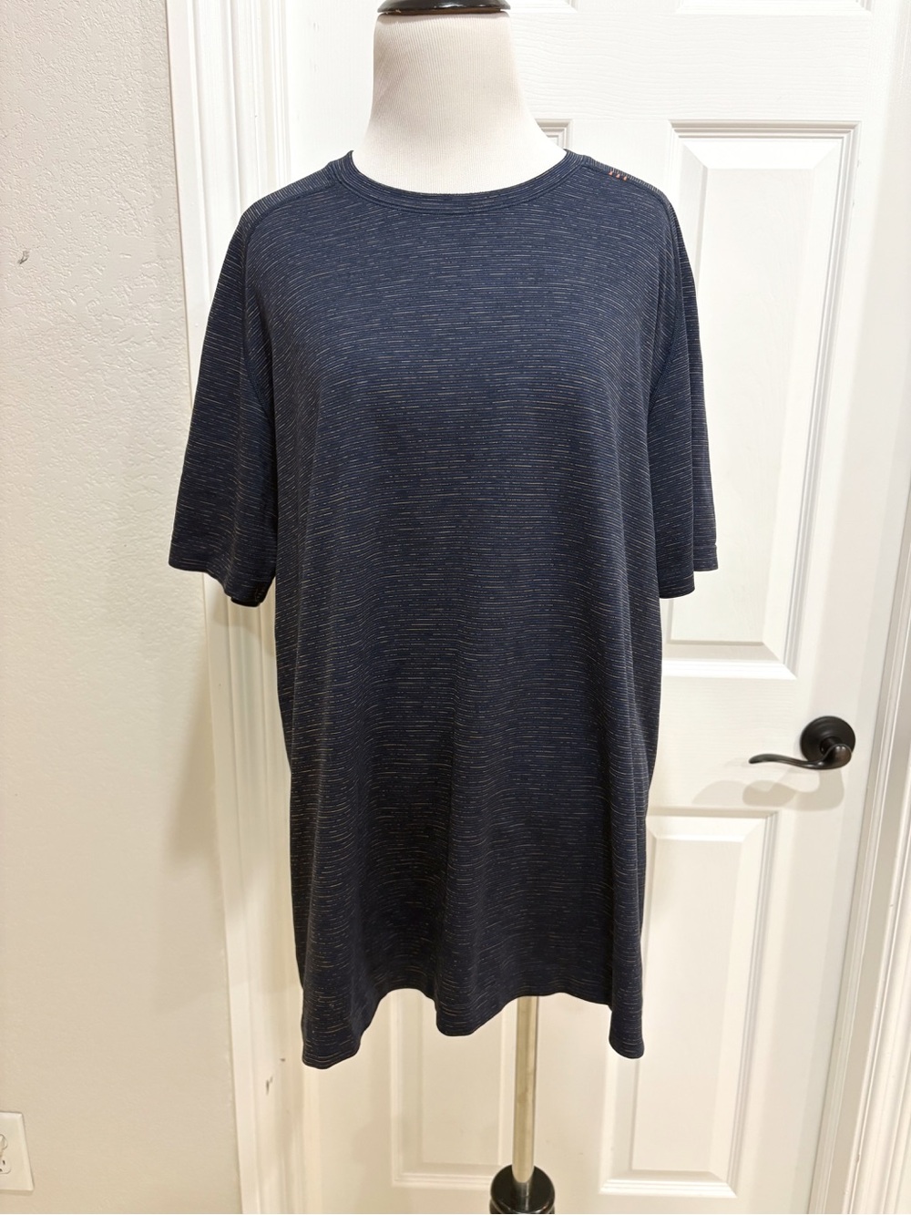 Lululemon Men's Navy Heather Crewneck T-Shirt XL